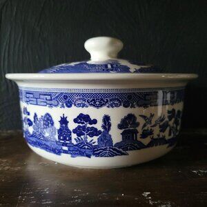Johnson Brothers Blue Willow Covered Casserole Dish Porcelain 2 Qt, Chinoiserie